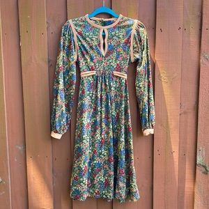 Vintage Wendy One Floral Long Sleeved Midi Dress